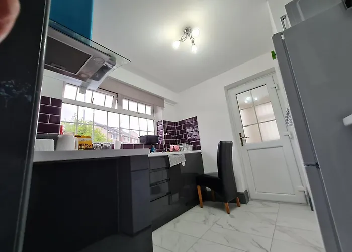 2-Bed House Bungalow In Bristol