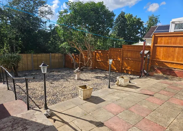 2-Bed House Bungalow In Bristol