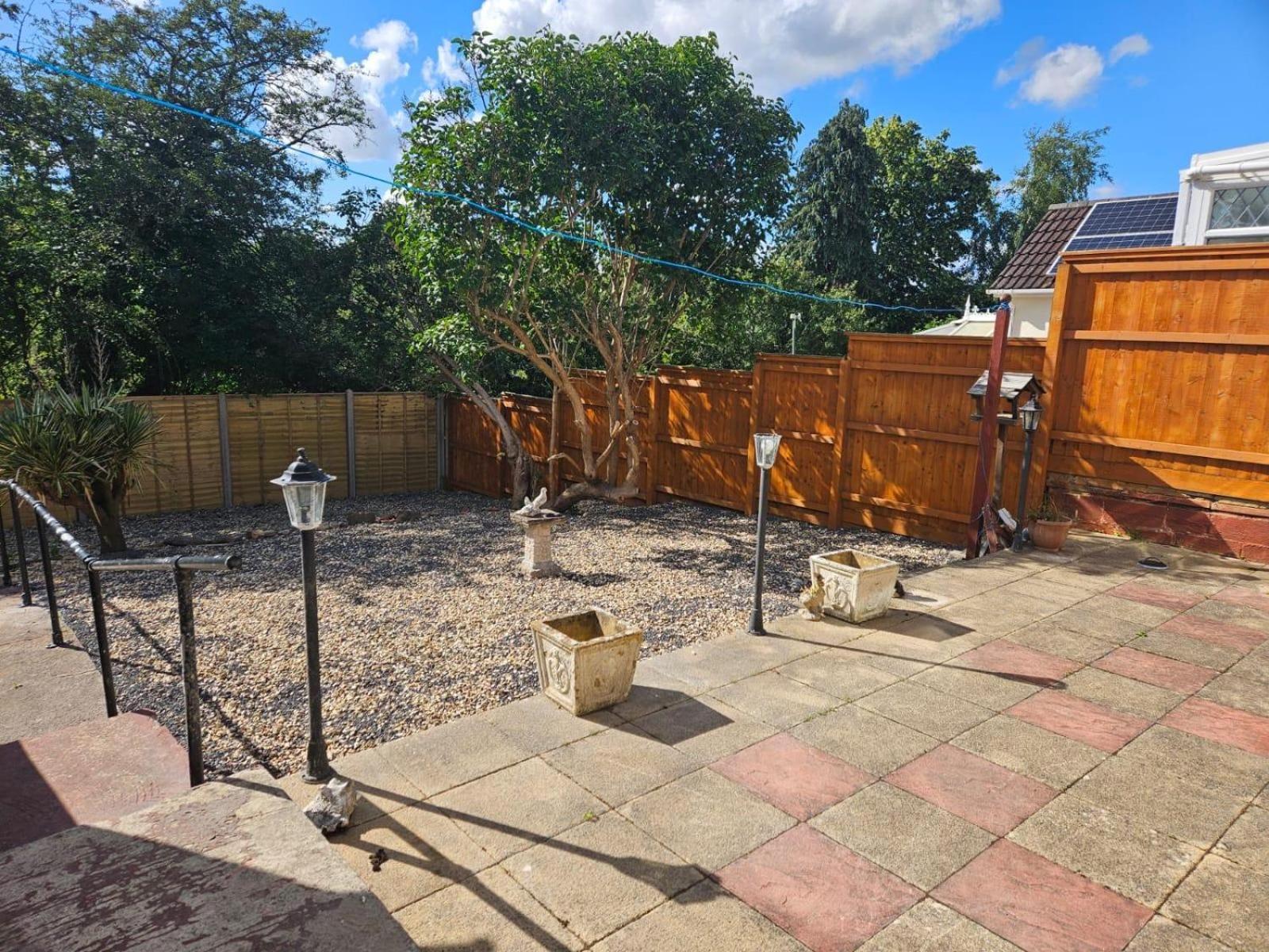 2-bed House In * Bristol
